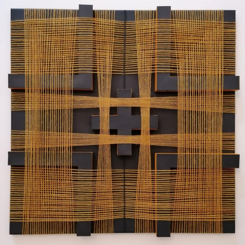 Wirrspiel: Bild aus Wollfäden und geometrischen Formen in gelb und grau. Format 60 x 60 cm
