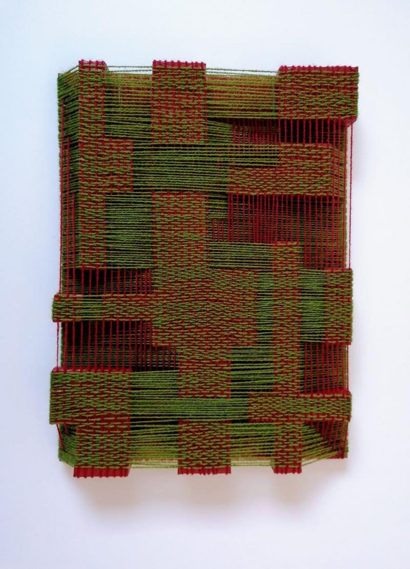 Wirrspiel: Bild aus Wollfäden und geometrischen Formen in rot und grün. Format 30 x 40 cm