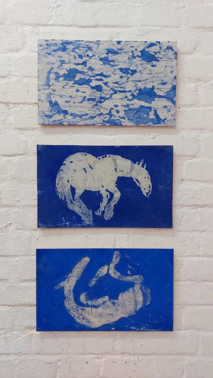 The series "Blue Prints" by Friederike Linssen, in oil colour on cotton, reflects the interconnection of the elements in nature.