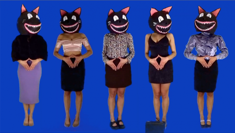 Frauen in Katzenmasken