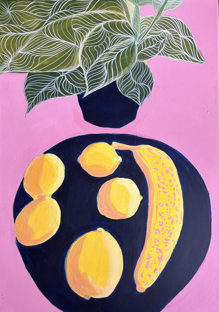 5 lemons and one banana places on a dark blue plate under a green plant on pink background 