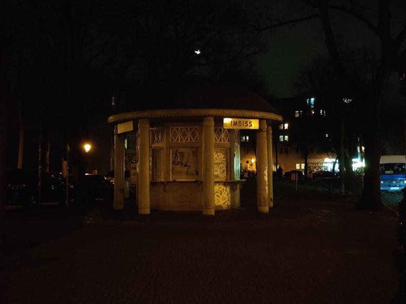 Kiosk in der Nacht