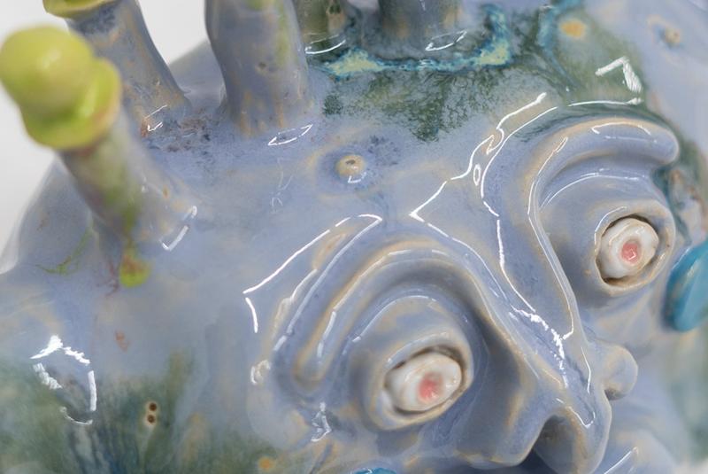  Referenzbild zur Visualisierung des Projekts. Zu sehen ist eine Keramik-Skulptur der Künstlerin aus vergangenen Ausstellungen. 