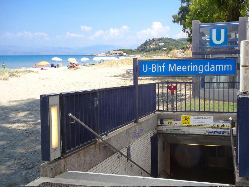 Der U-Bahnhof Berlin Mehringdamm liegt am Strand © Susanne Krekeler 