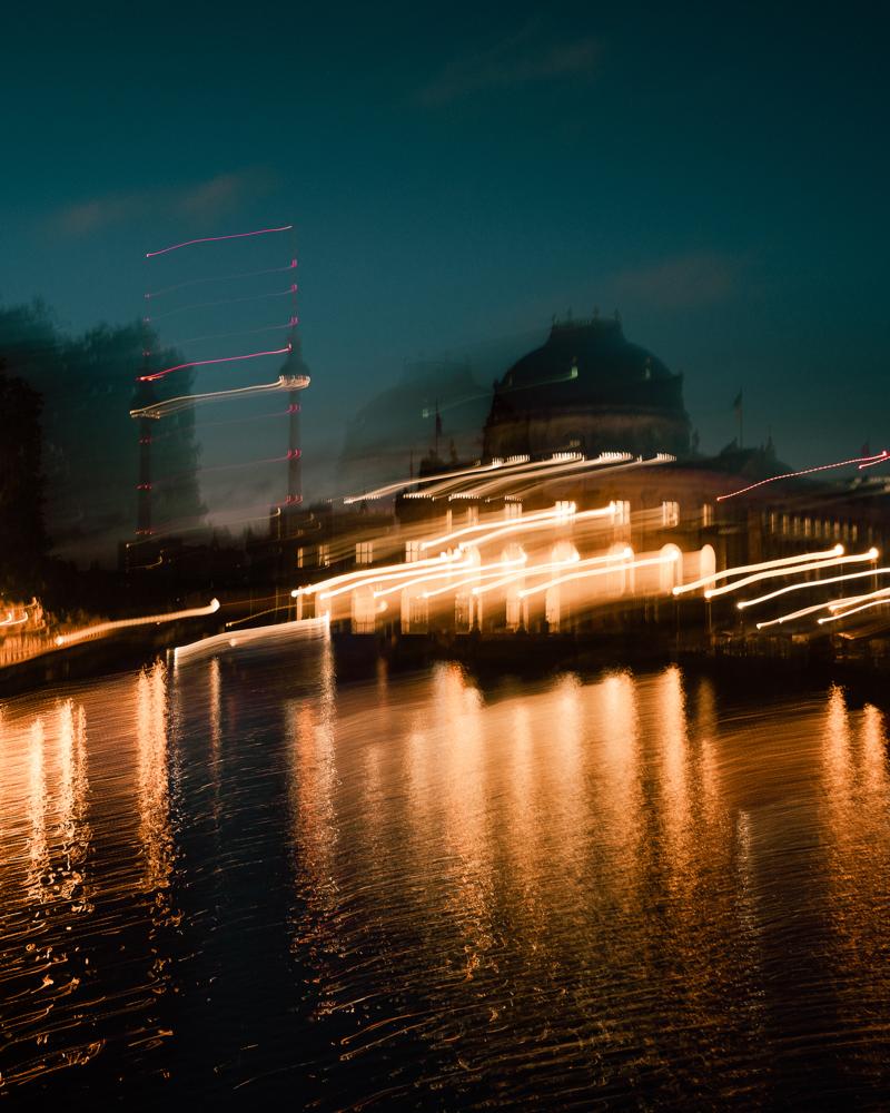 Bodemuseum in der Nacht mit Langzeitbelichtung