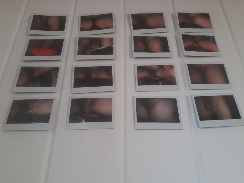 Das Bild zeigt Polaroids mit verschiedenen Genialien 