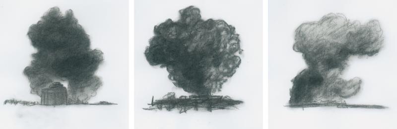 Drei Kohlezeichnungen mit Rauchwolken von Luftangriffen