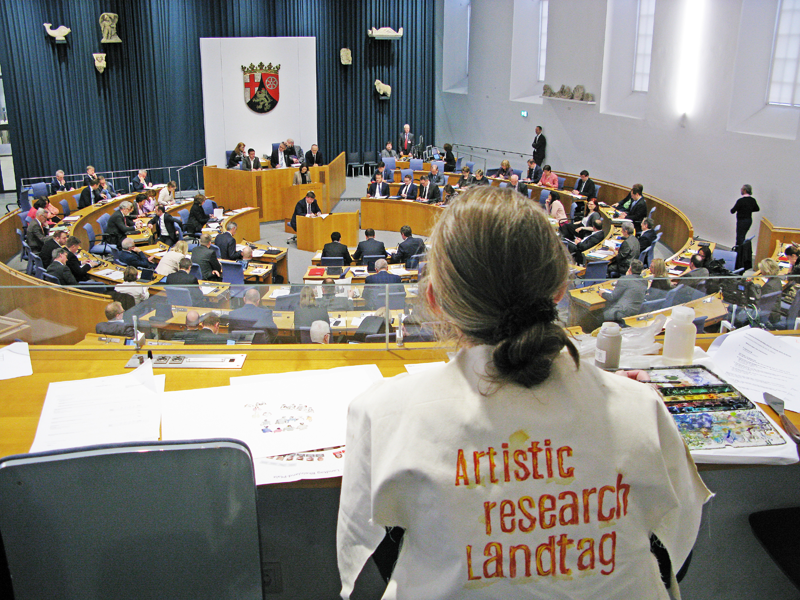 Kirsten Kötter beim Artistic Research im Landtag Rheinland-Pfalz, Protokolle mit Aquarell, kirsten-koetter_2019-02-21_artistic_research_landtag_peter-zschunke