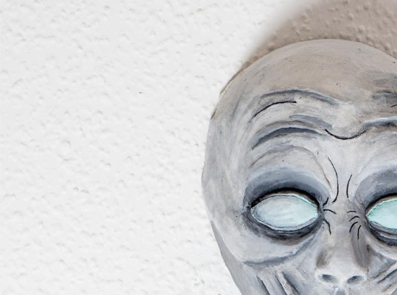 Maske mit dem Titel "whoami"