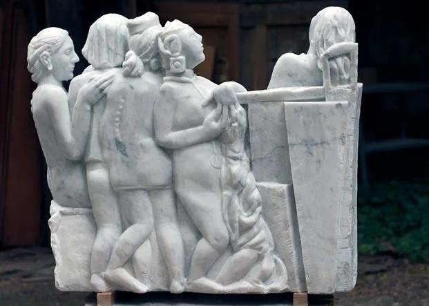 Skulptur mit mehreren Meschen