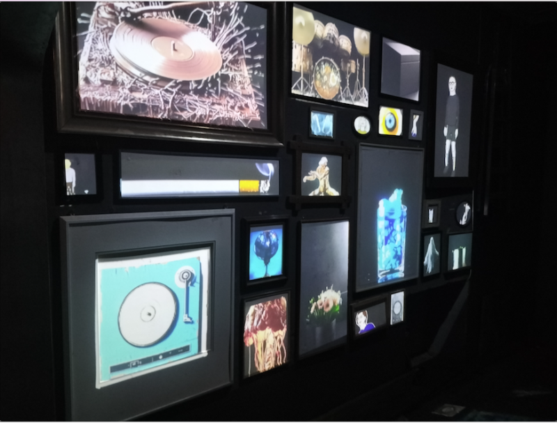 "Plattenspieler aus Schokolade" Video Mapping im Polymedialen Ponyhof