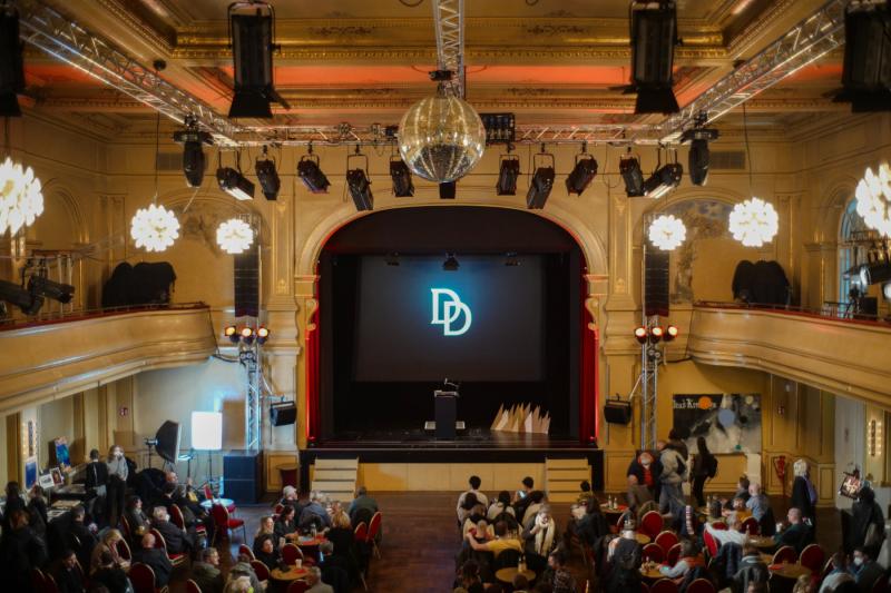 Das Theater Heimathafen Neukölln in Erwartung der Dead Darlings Versteigerung in 2021