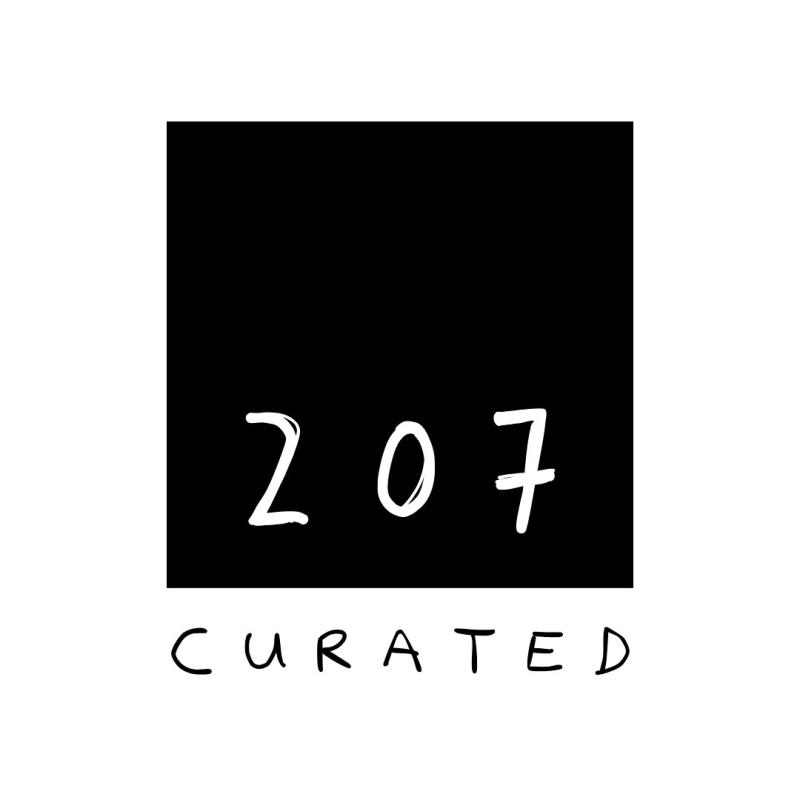 Logo: Schwarzes Quadrat, weiße Schrift 207:curated