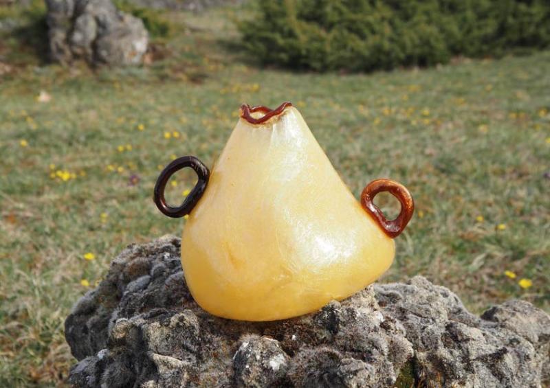 a blown caramel sculpture using cristal sugar and muscovado sugar. Display in the causses (place in France emblematic for the rock landscapes)