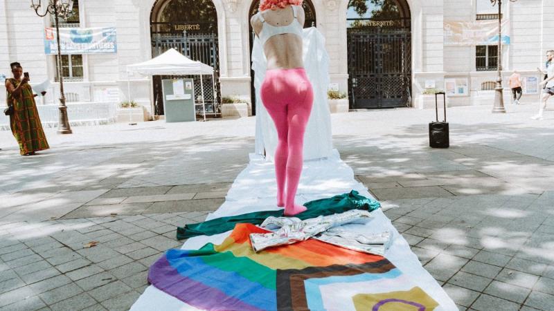 Performance intervention Coming In / Coming Out (work in progress, Paris 2025)