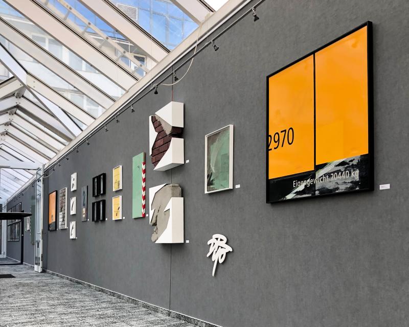 Ausstellungsansicht verschiedener Werke
