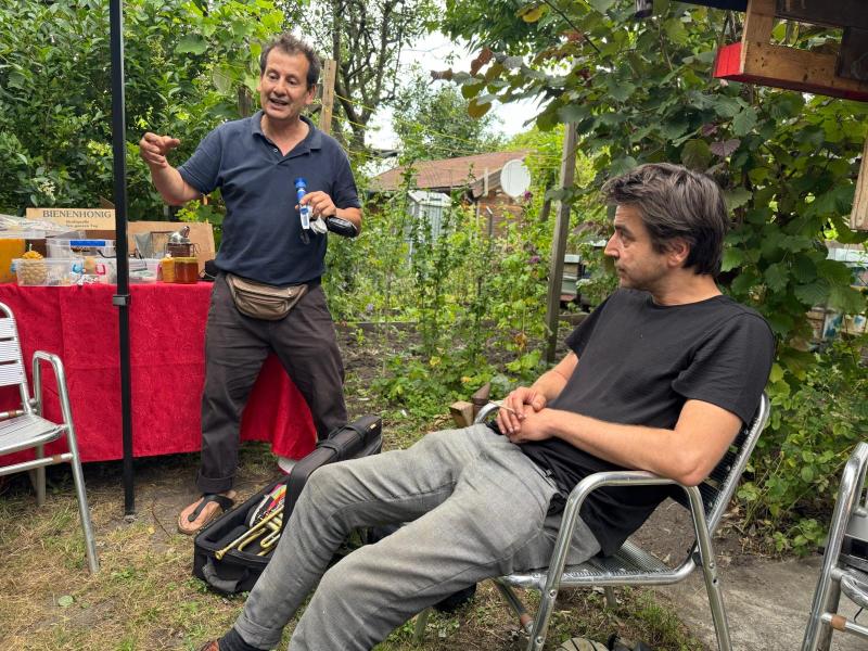 Führung zu den Bienen mit dem Imker, Arezki