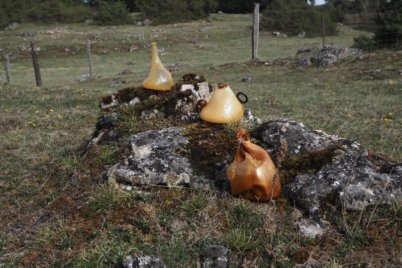 3 blown sugar pieces displayed on limestone in Aveyron