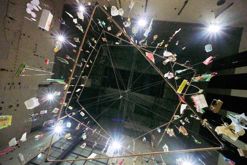 Installationsansicht des Gemeinschaftswerks 50 Gramm Kunst von 2025
