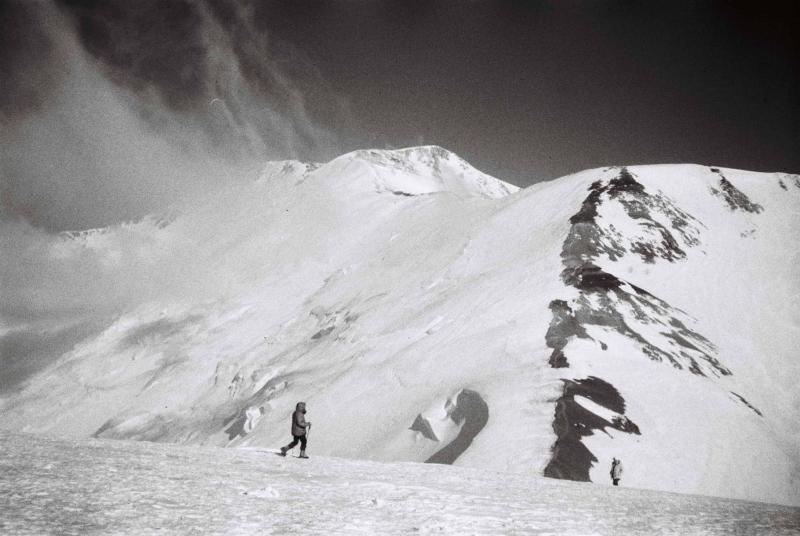 Bergsteiger in Schneelandschaft
