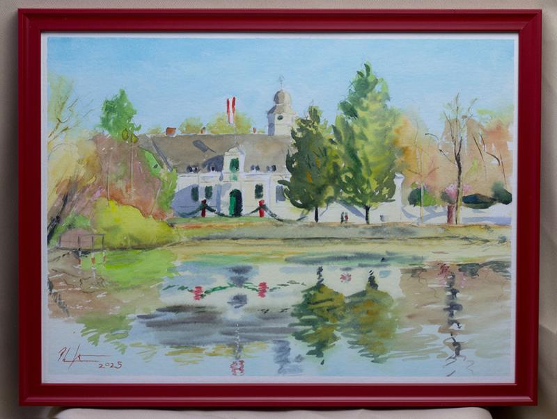 Aquarellgemälde des Britzer Schlosses, umgeben von Bäumen und einem Park. Im Vordergrund liegt ein Teich, in dem sich Bäume und Schloss spiegeln. Das Bild ist in einem roten Rahmen eingefasst.