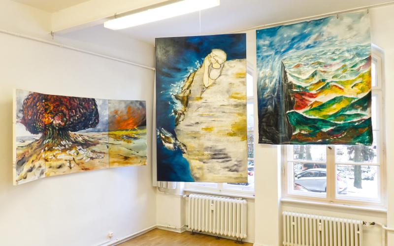 3 großformatige Bilder in Gruppenhängung
