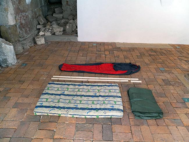 Ausstellungfoto "Sleep is … characterized by … surroundings [extended version]", Gotische Halle, Graz, 2018 (Foto: Florian Sorgo)