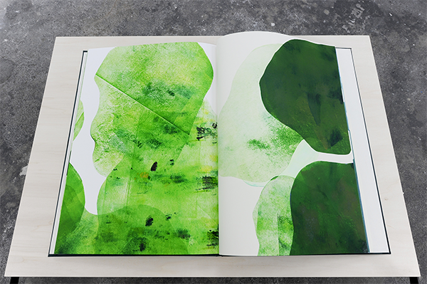 Handgebundenes Buch mit Linolschnitten