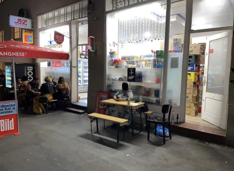 Emos Späti / Hofkiosk