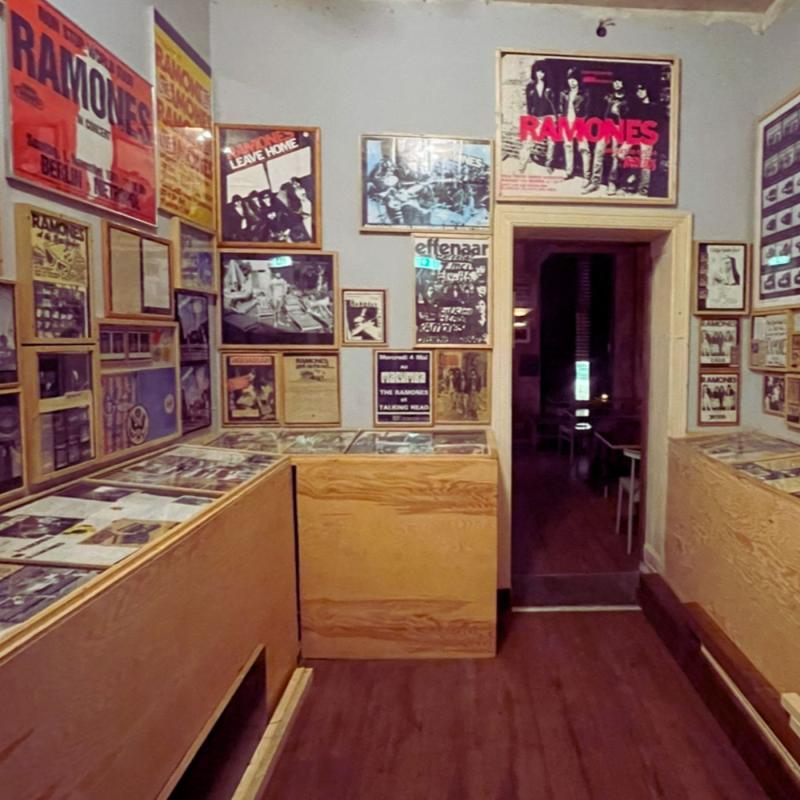 Ausstellungsraum im Ramones Museum 